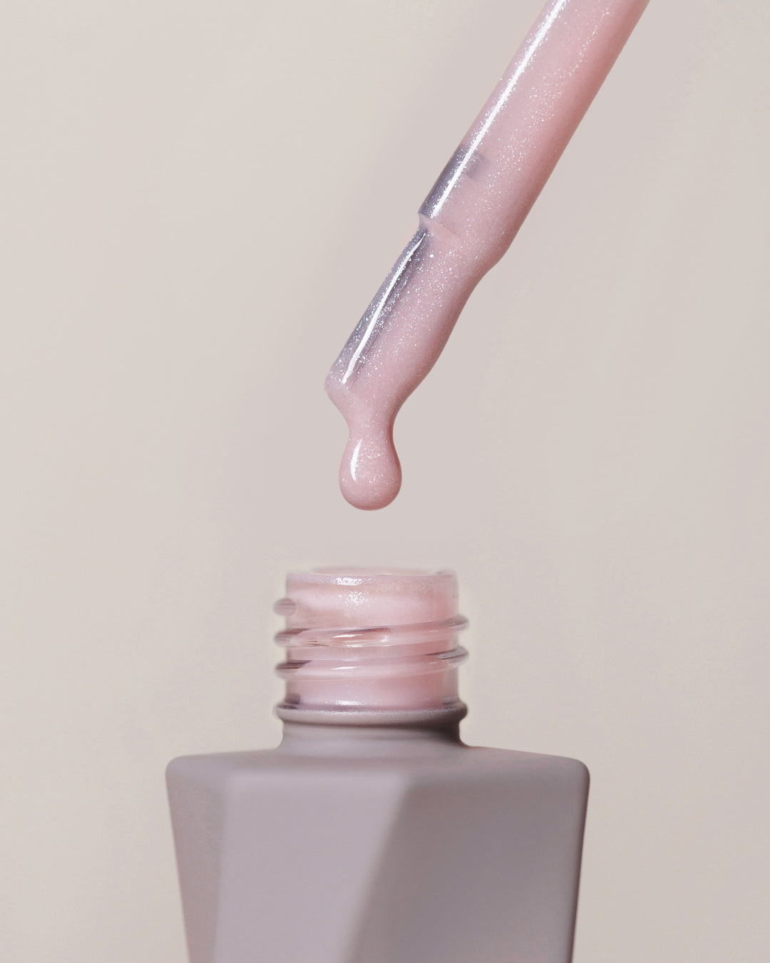 Rubber Cover Base Rose Veil Shimmer – Essence – Rubber Base 10ml