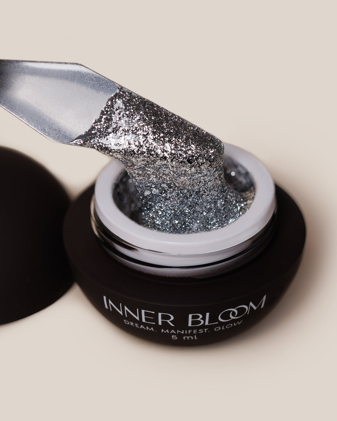 Gel Cosmic Art Platinum Gel Silver 5 ml – textura pe spatulă
